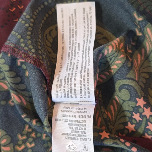 Abercrombie & Fitch Burgundy and Black Paisley Dress. Size S - Picture 4 of 5